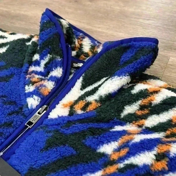 The North Face Girl’s Fleece Hoodie, Large (Size 12) - Picture 3 of 9